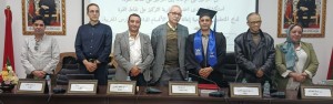 لجنة مناقشة الأطروحة مع الطالب الباحث لجنة المناقشة مع الطالب الباحث